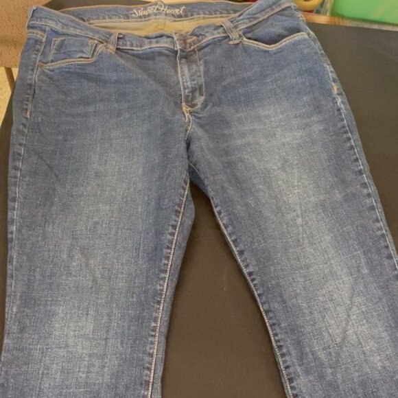 Old Navy Sweetheart Bootcut Womens Jeans Size 14 medium wash - Picture 1 of 11